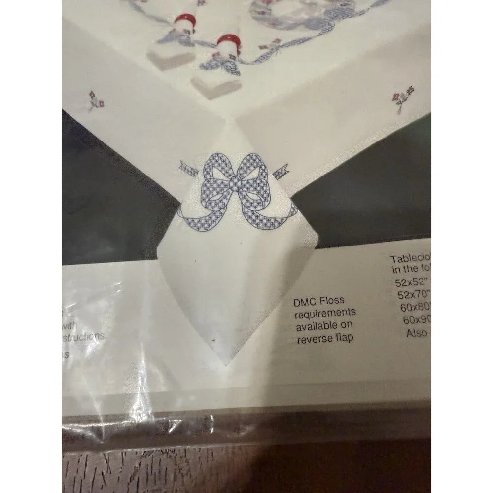 Bucilla Vintage Embroidery Country Wreath Set of 4 Napkins New