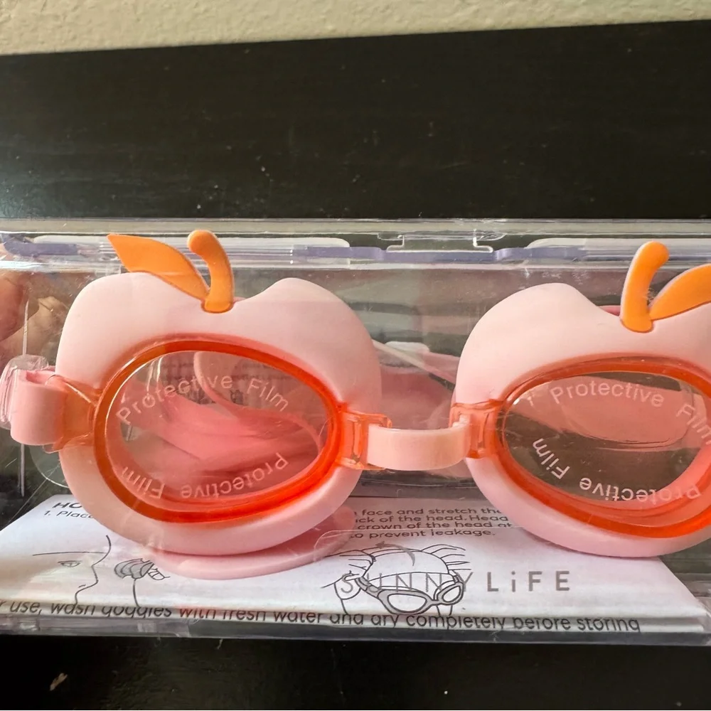 NWT SUNNYLIFE SWIMMING GOGGLES FINN THE FISH Colour Cherry