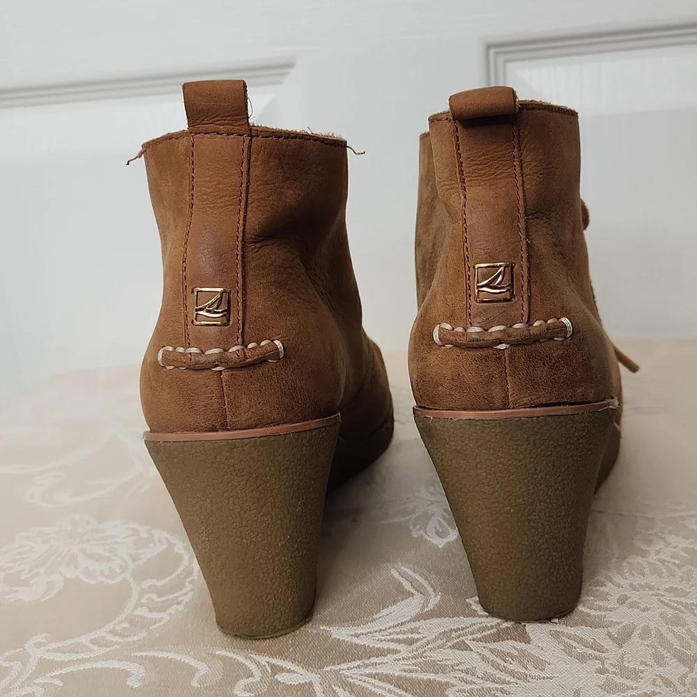 Sperry wedge leather lace-up ankle booties size 9