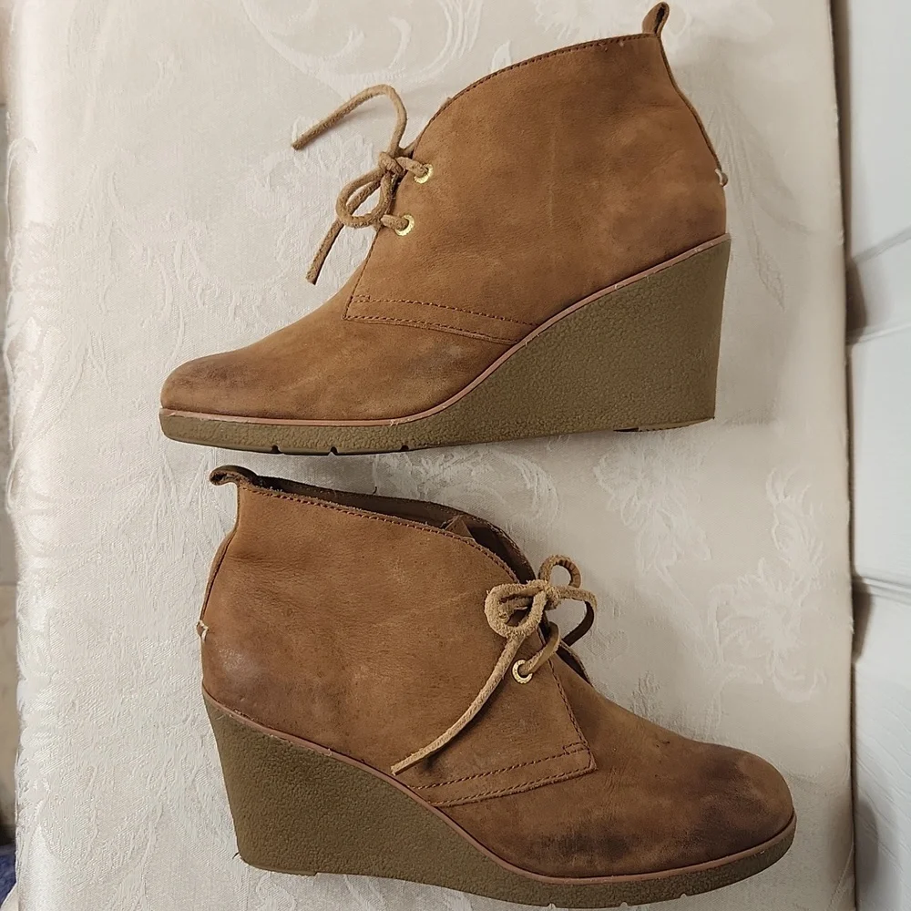Sperry wedge leather lace-up ankle booties size 9