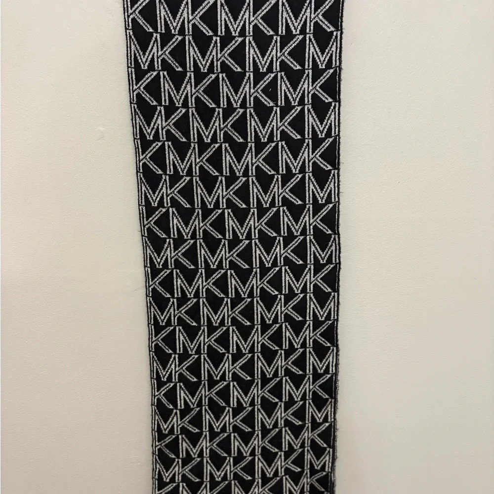 Michael Kors Monochrome Logo Scarf