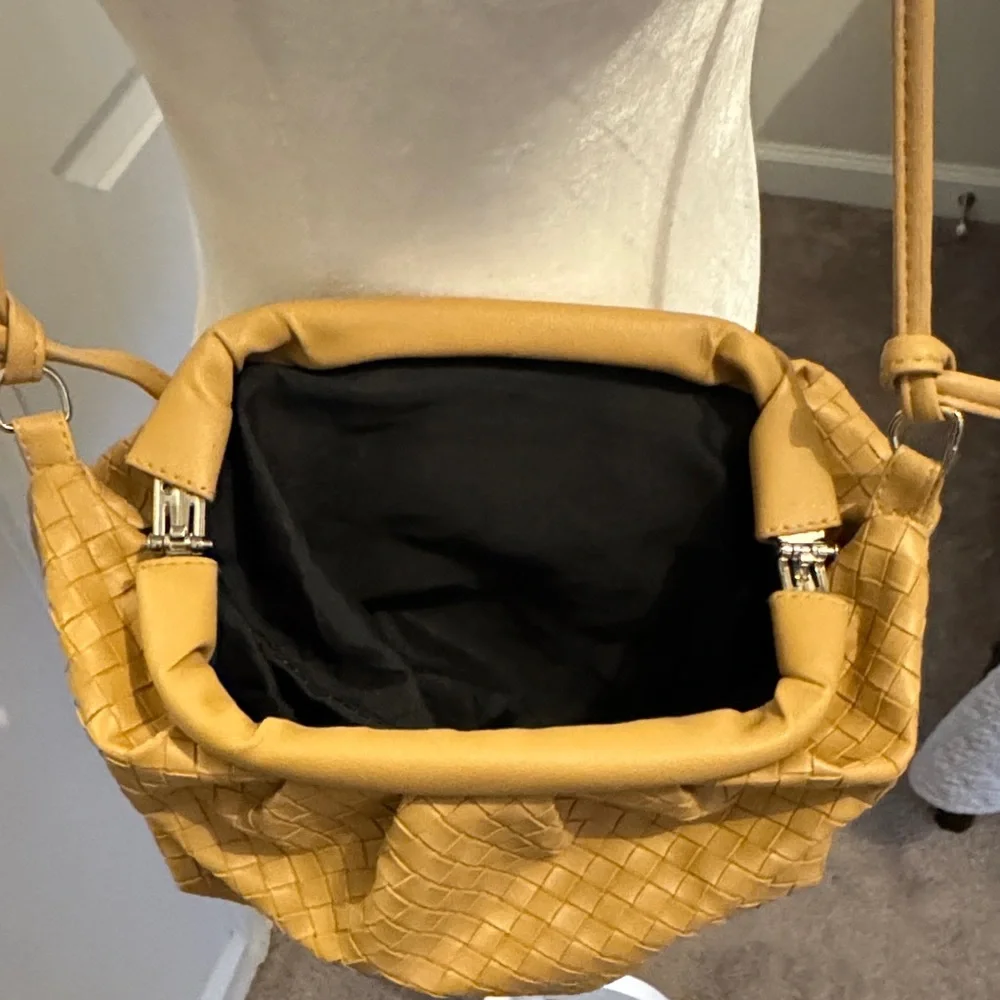 Elegant Tan Woven Shoulder Bag