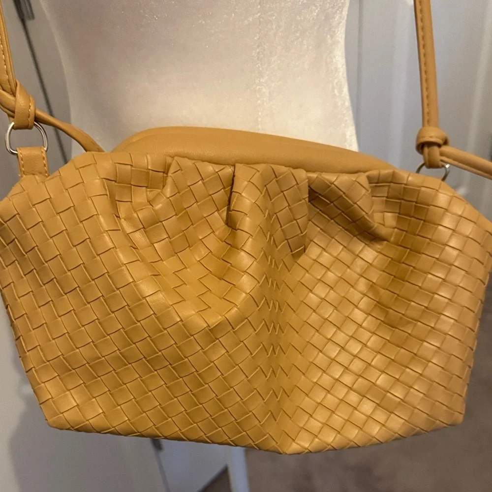 Elegant Tan Woven Shoulder Bag