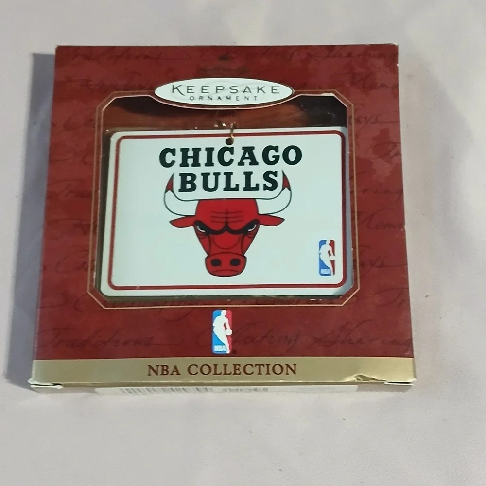 1997 Hallmark Keepsake Christmas Ornament Chicago Bulls NBA Collection Stand