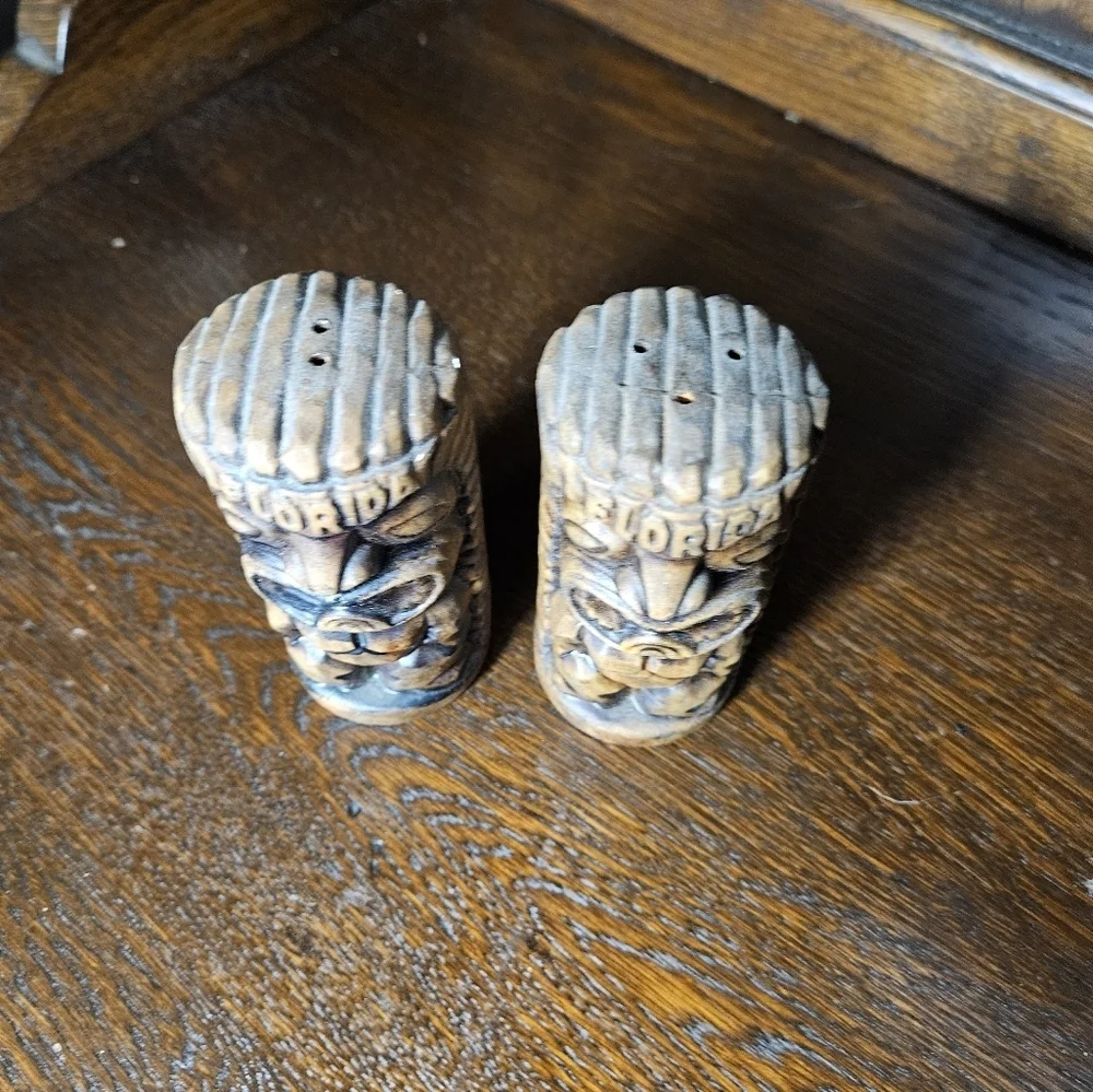 Set of vintage Florida ceramic tiki salt and pepper shakers.