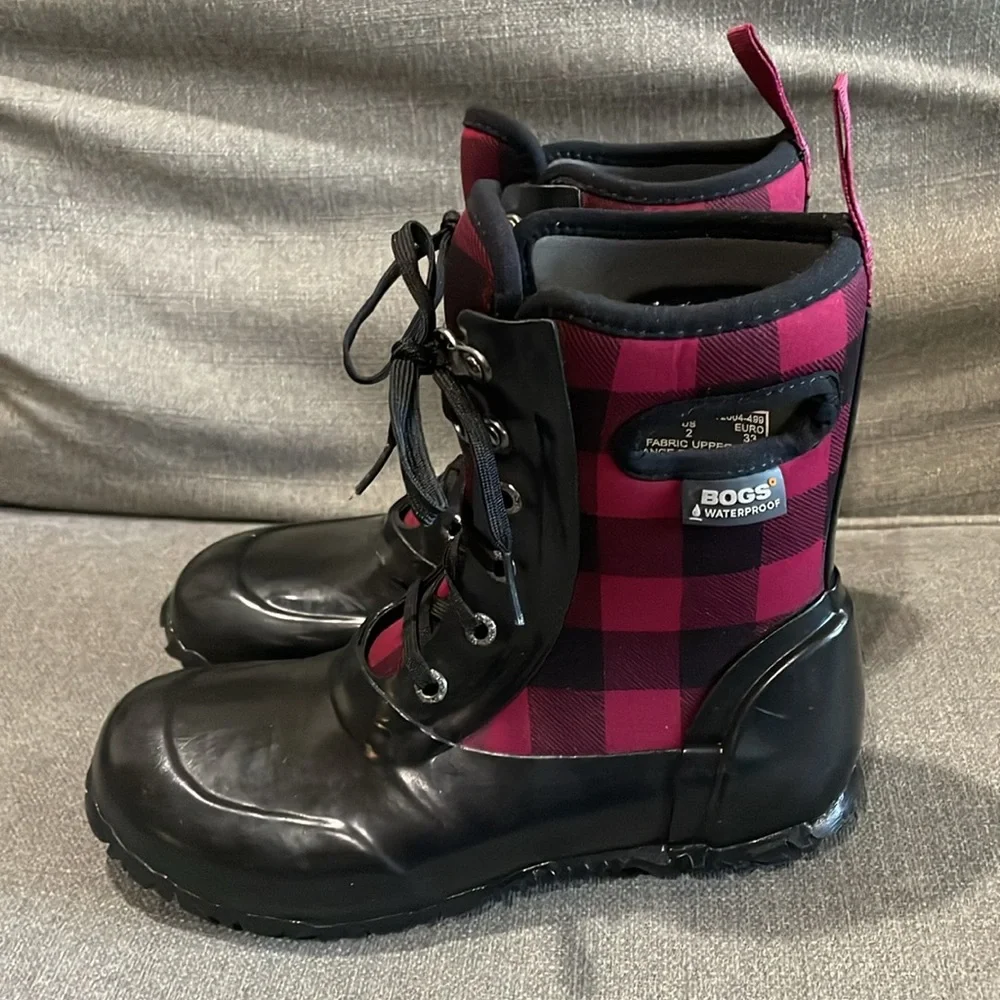 Bogs black red