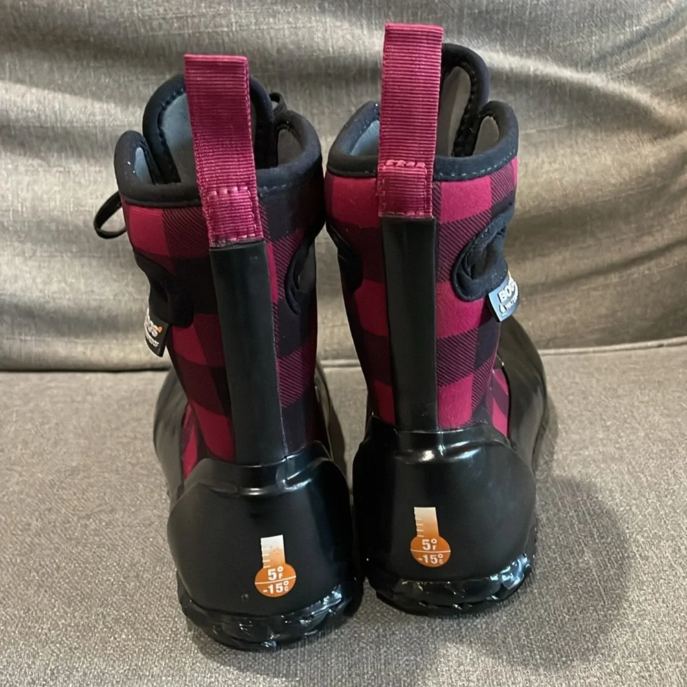 Bogs black red