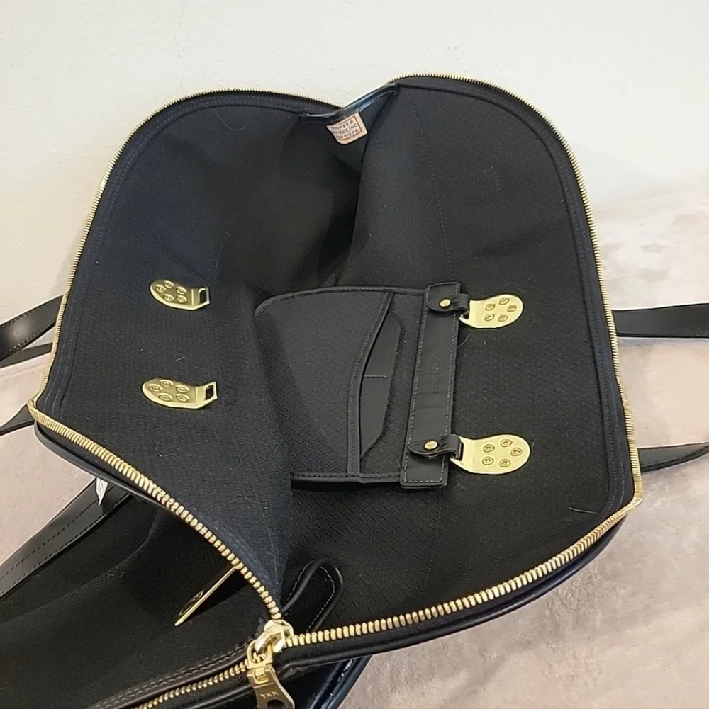 Dooney & Bourke functionality both bag
