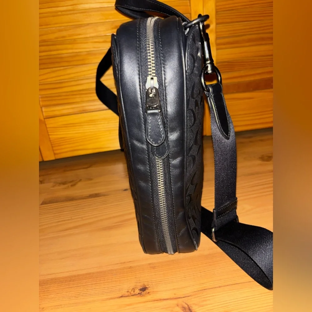 Coach travel handles design