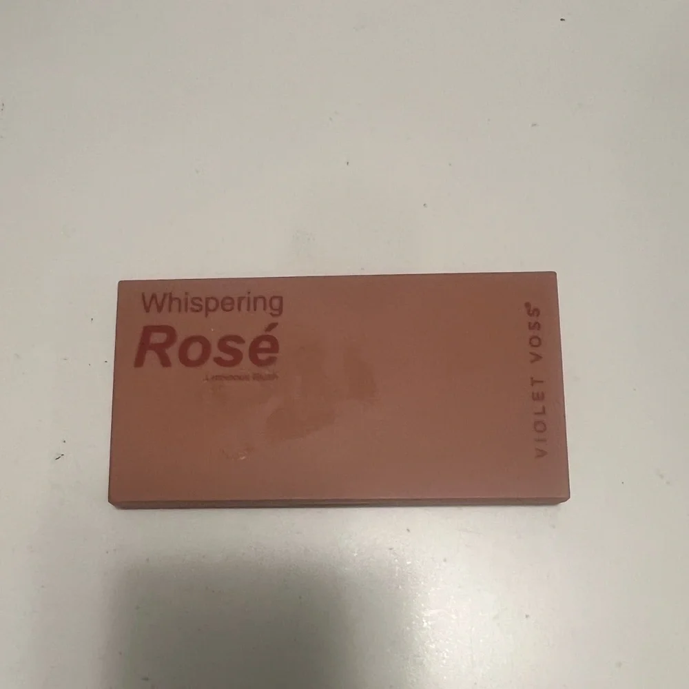 Whispering rose luminous blush face palette and highlighter NWOB‎