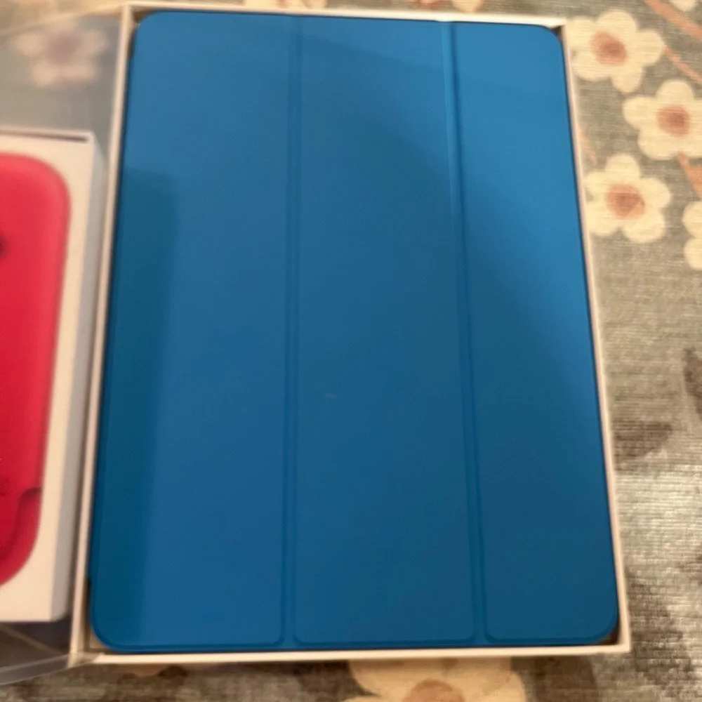 New Apple Bundle iPhone 12 Mini Leather Sleeve (PRODUCT)RED + iPad Smart Folio