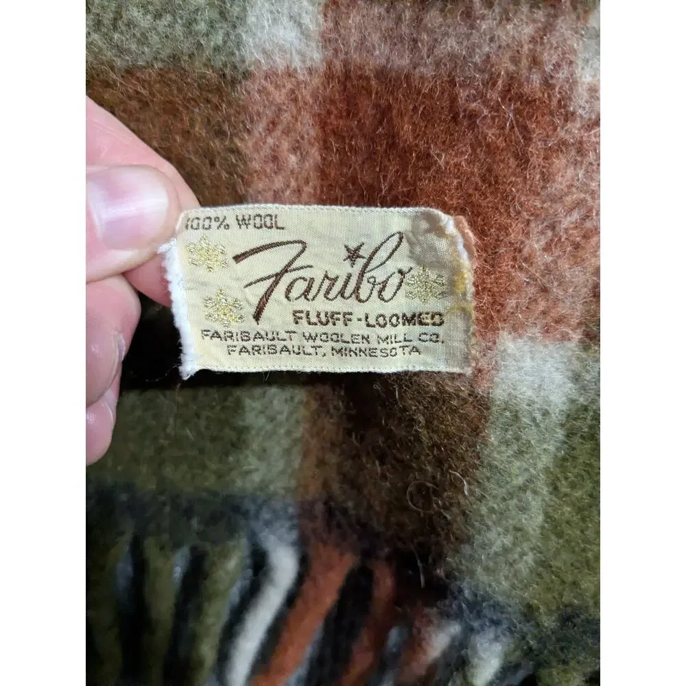 Faribo features size