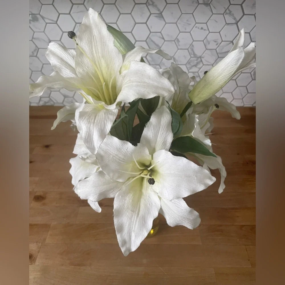 Vintage white lily see
