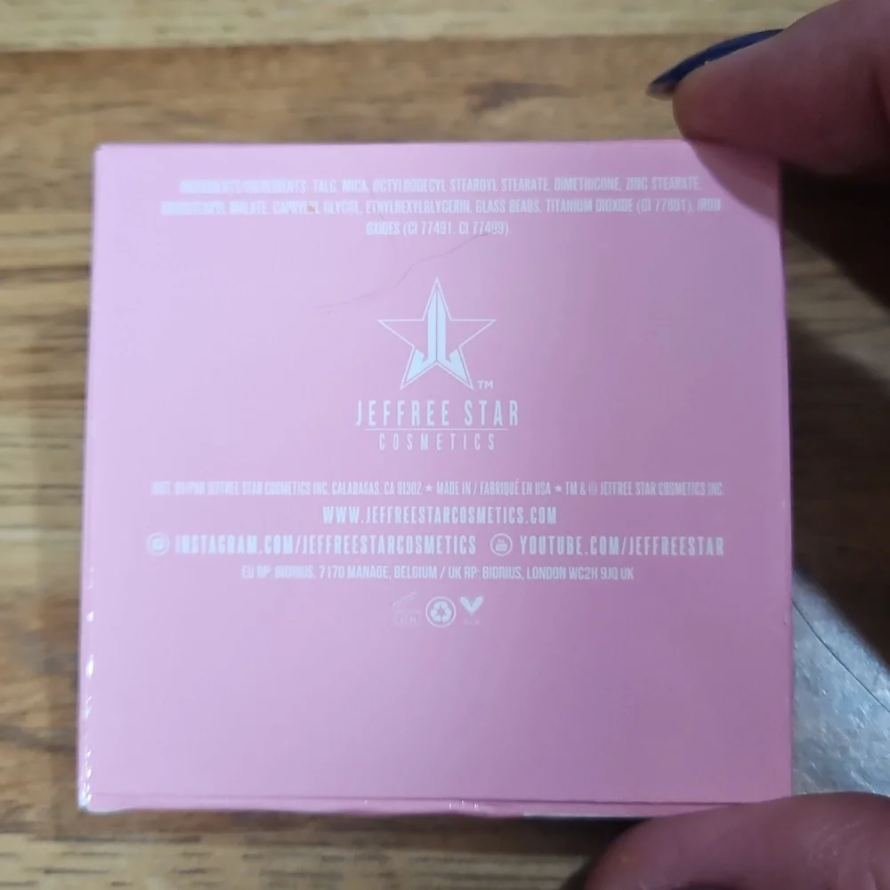Jeffree Star shimmery brown