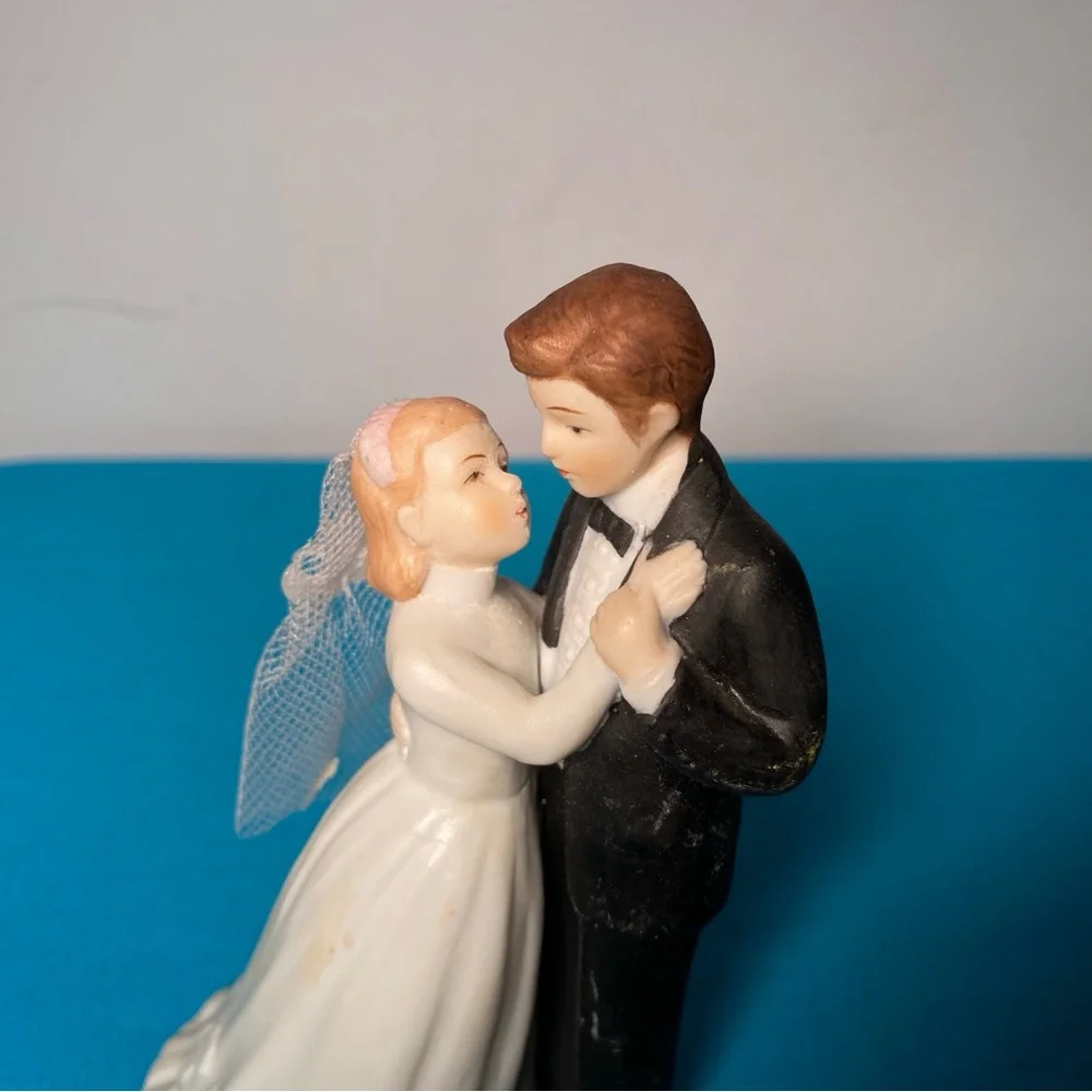Lefton Romantic Bride and Groom Cake Topper