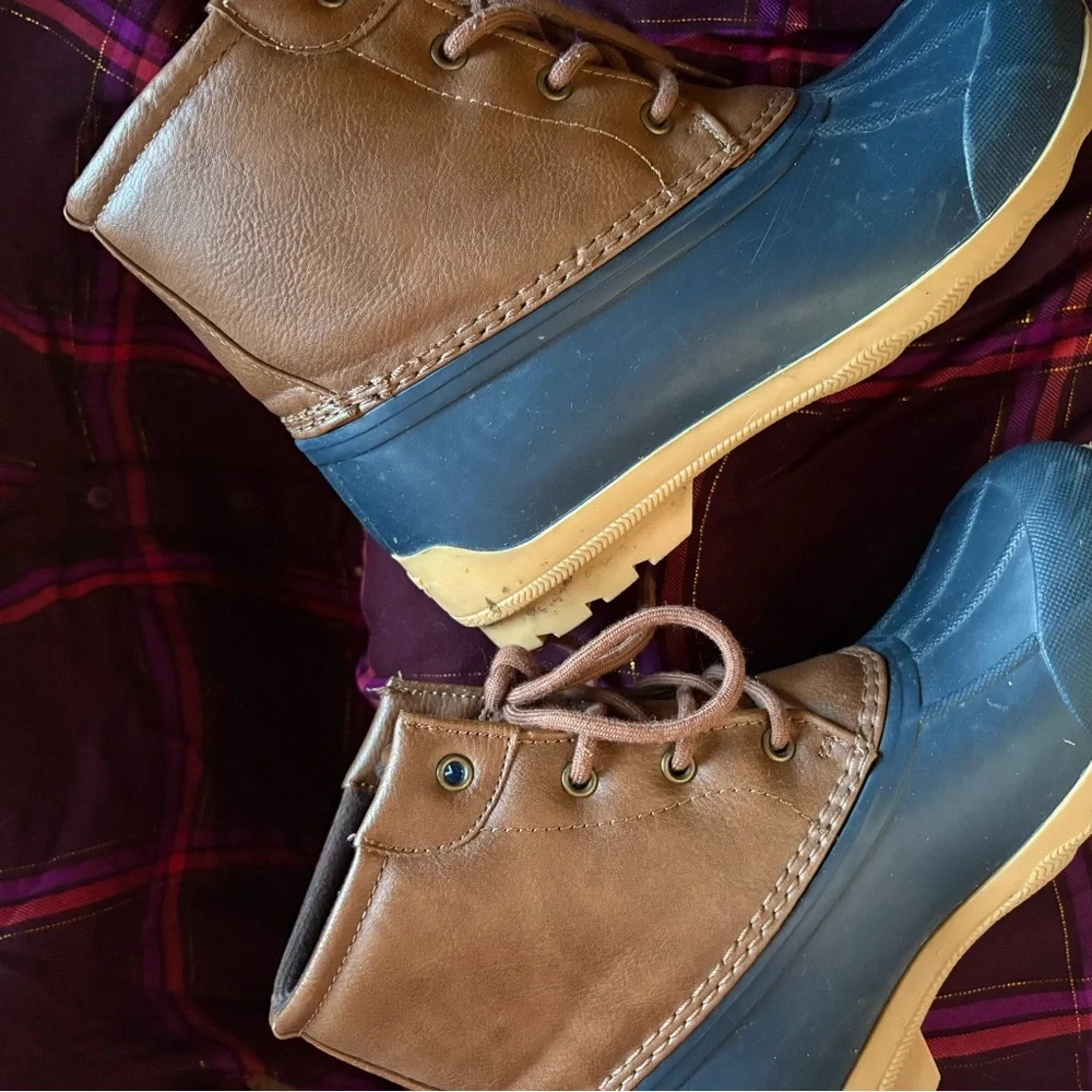 Womens size 3 Sperrys Brown and Blue Duck Boots