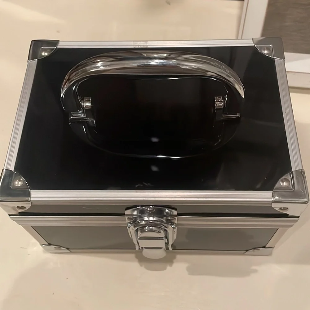 Makeup carrier