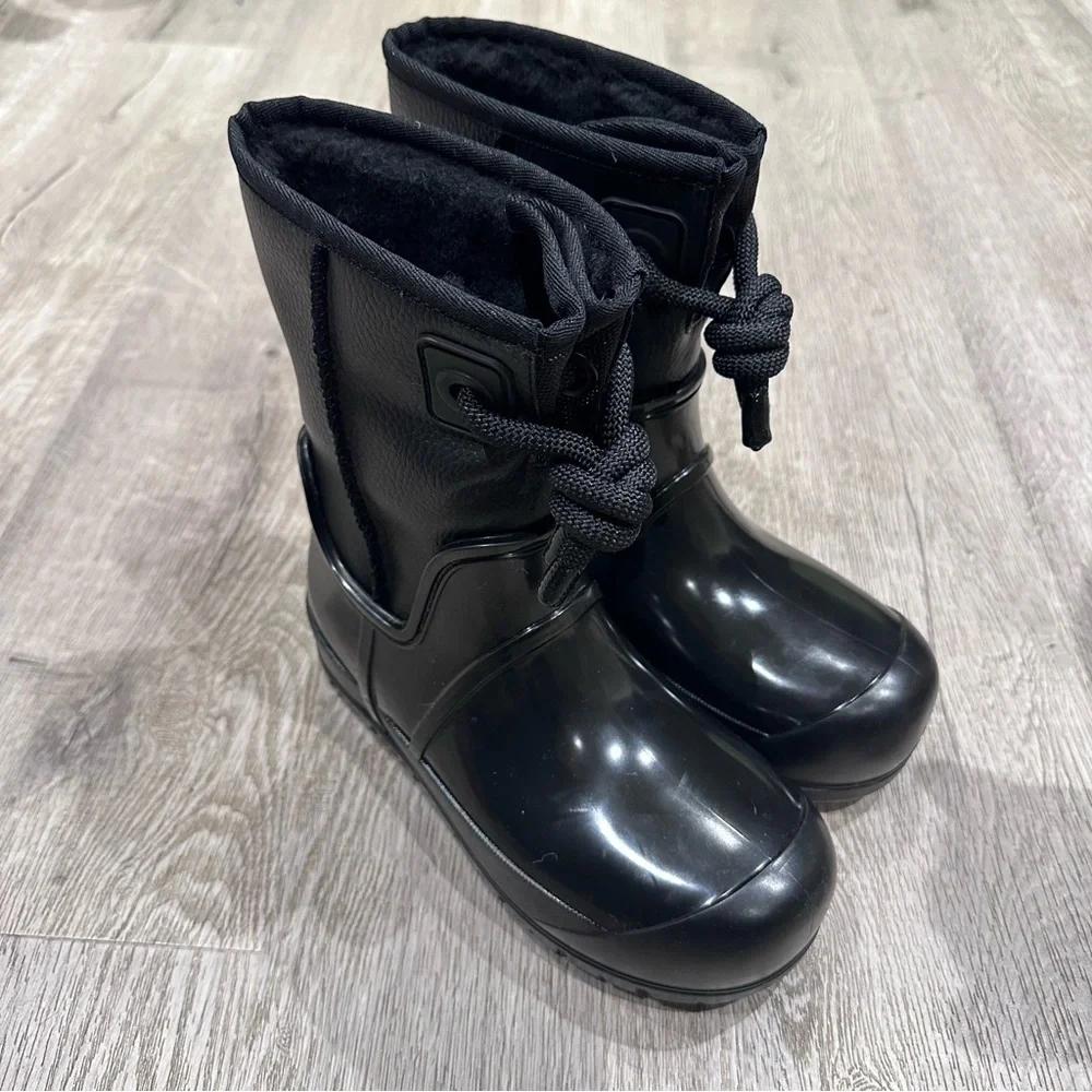 UGG raincloud lace