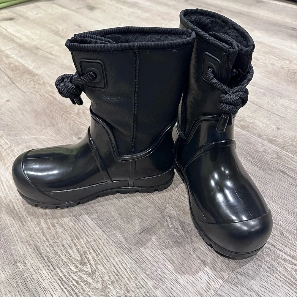 UGG raincloud lace