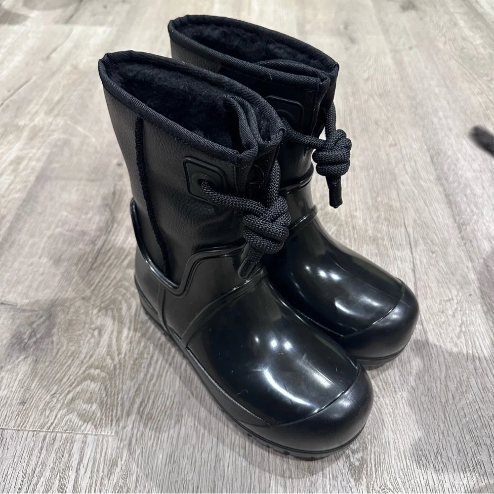 UGG raincloud lace