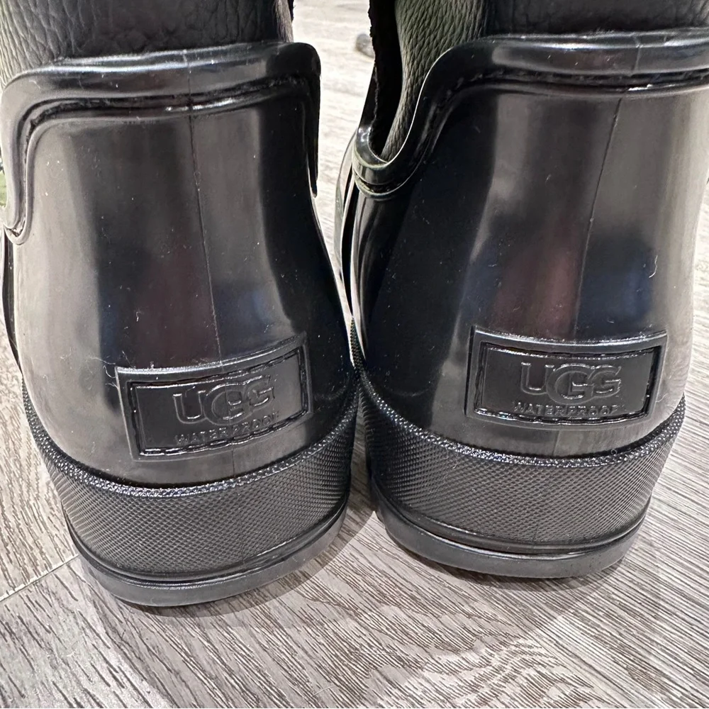 UGG raincloud lace