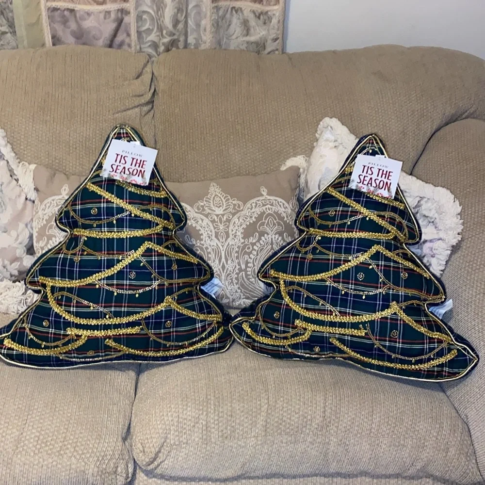 ❤️💛🎄💙💚NWT Plaid Embroidered Christmas Tree Pillow Set
