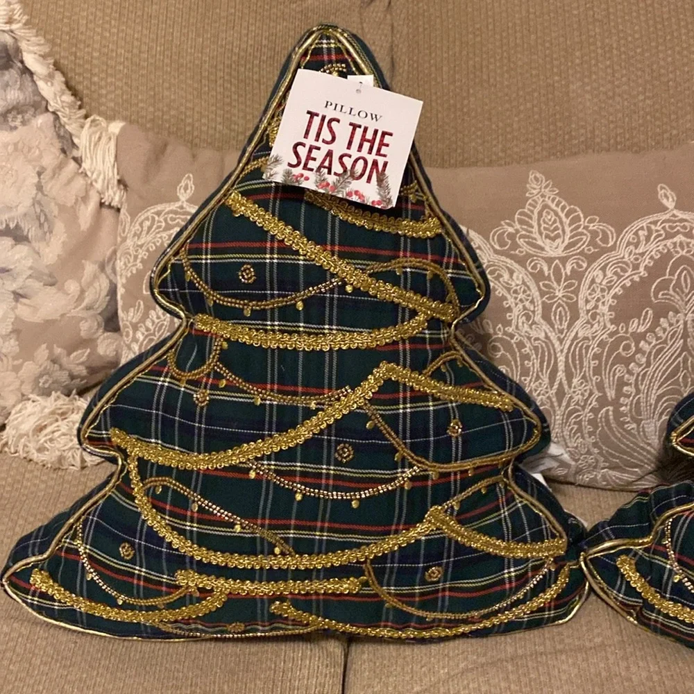 ❤️💛🎄💙💚NWT Plaid Embroidered Christmas Tree Pillow Set