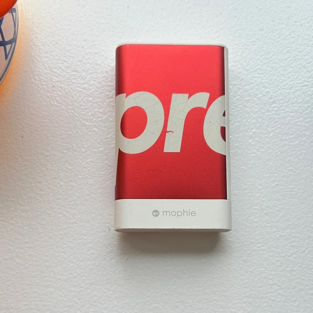 SUPREME MOPHIE 10k PORTABLE CHARGER