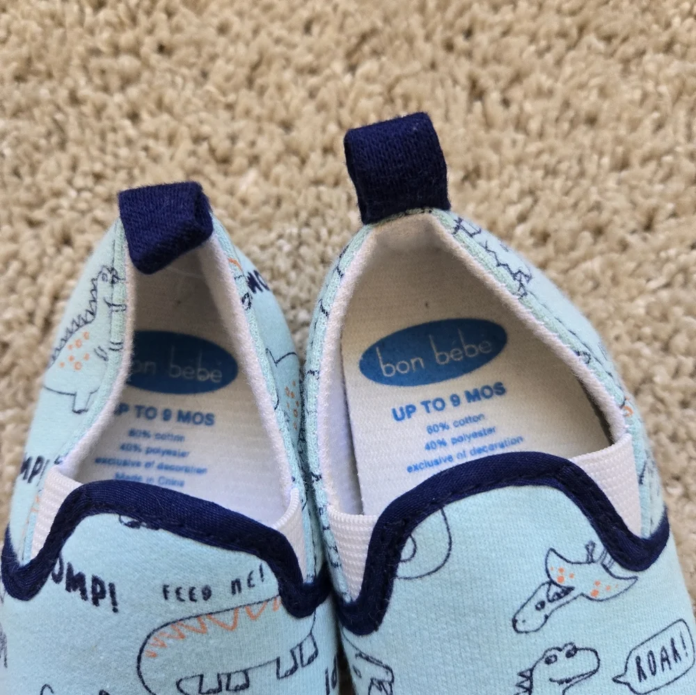 Bundle of 3 pairs of baby shoes