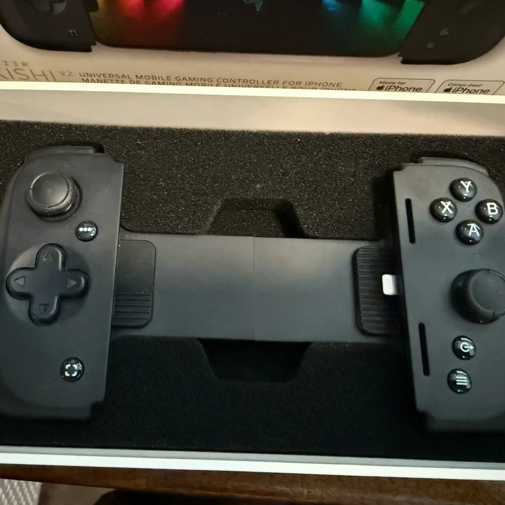 Razer Kishi V2 Gaming Controller for iPhone - Black