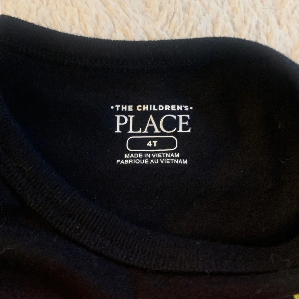 The Children's Place Black Heart Breaker T-shirt EUC 4T