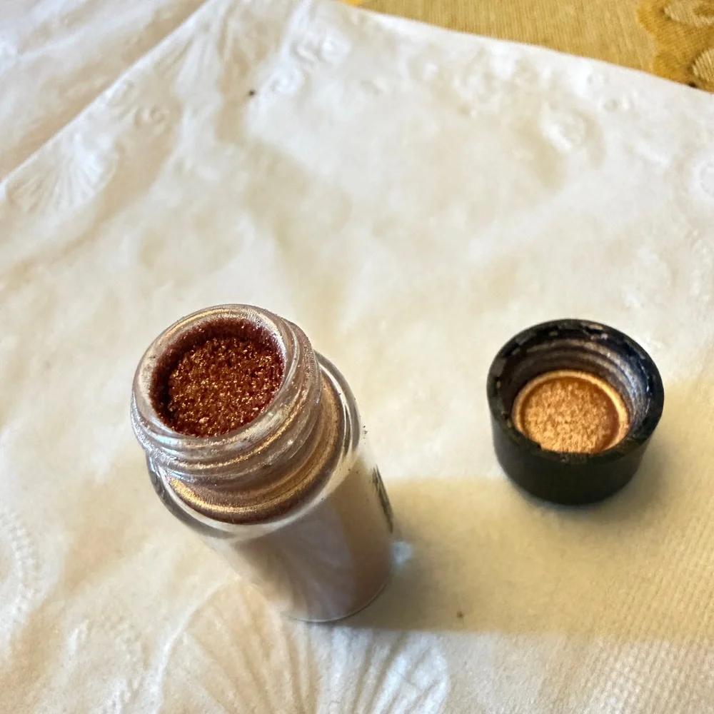 MAC Cosmetics Pigment in Gift of Glam