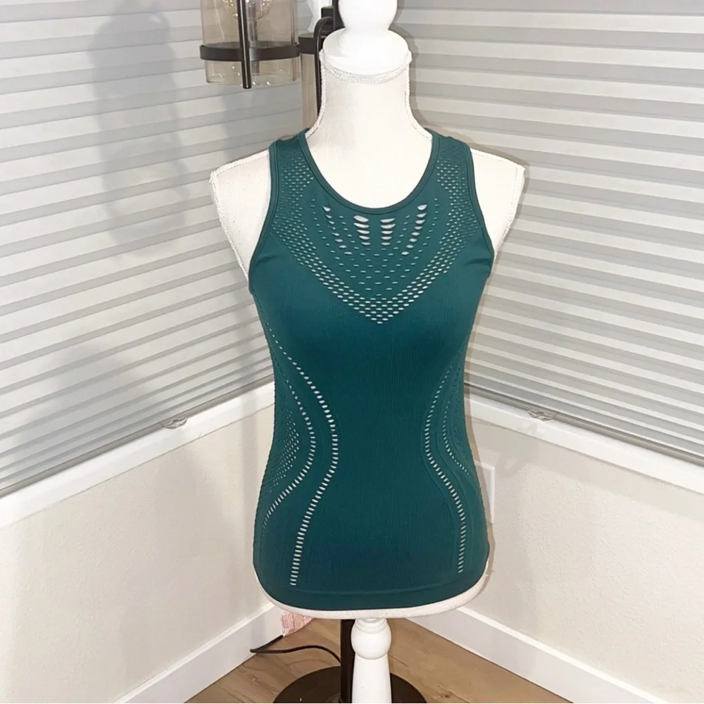 ALO Yoga stylish breathable