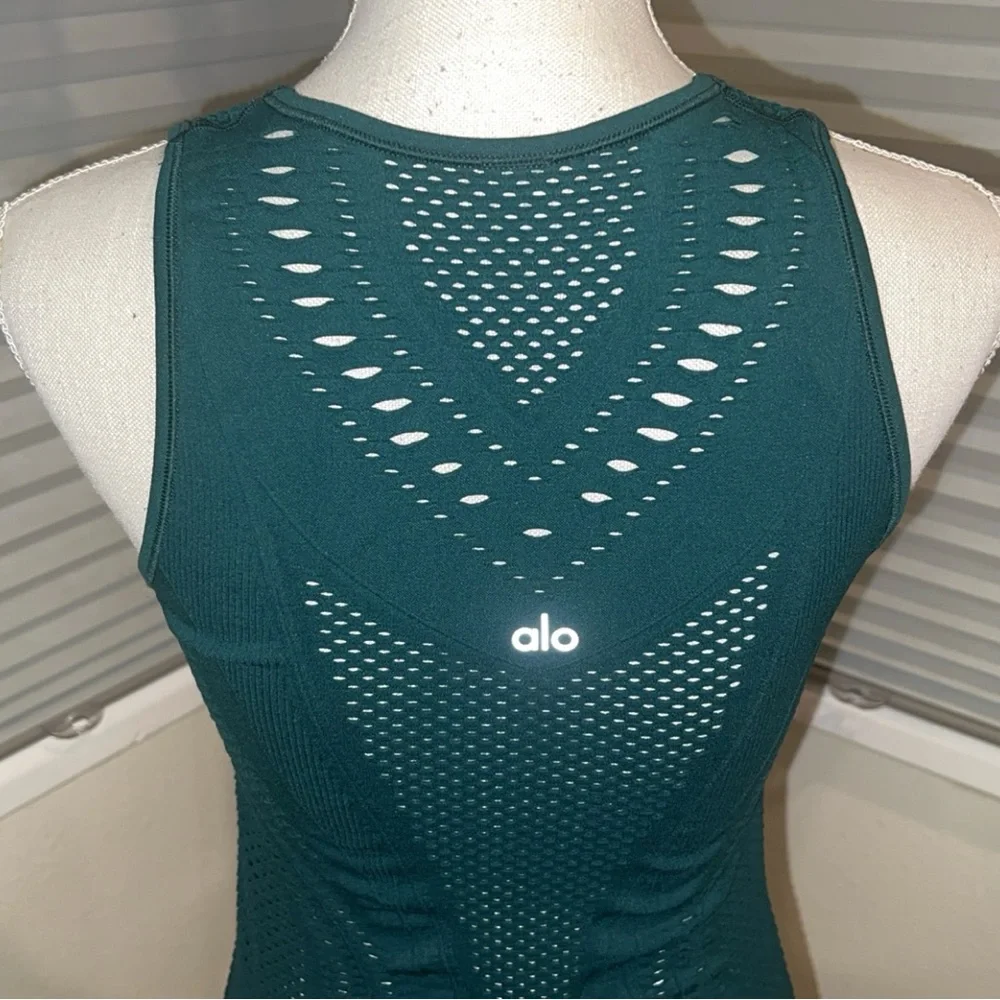 ALO Yoga stylish breathable