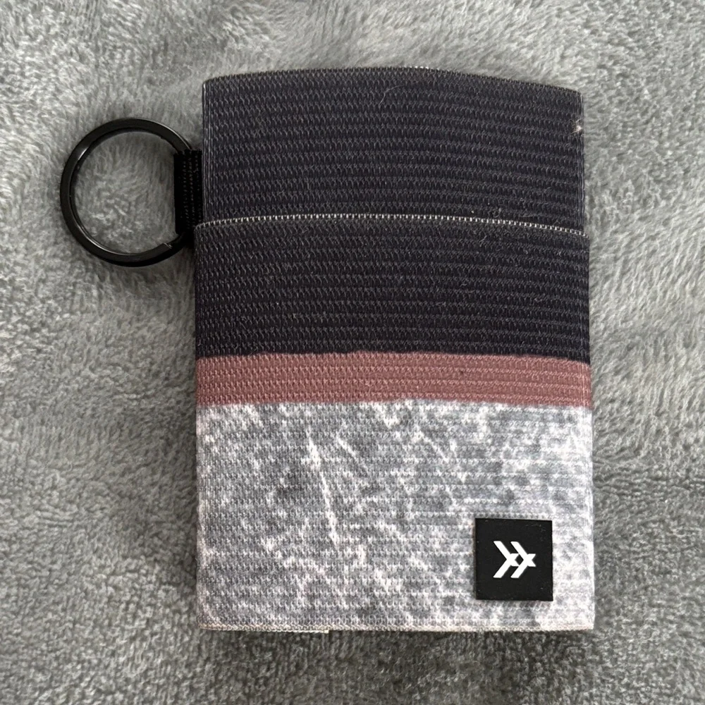 Thread elastic wallet - like new