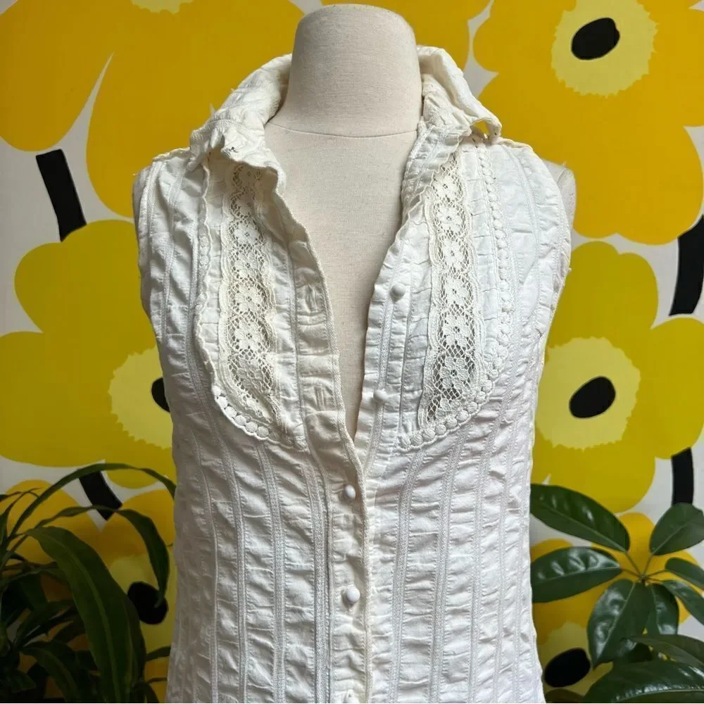 Vintage 1960s Bobbie Brooks Ivory Crochet Embroidered Pleated Sleeveless Blouse