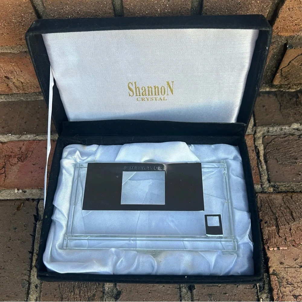 Shannon Crystal calendar desk accessory.