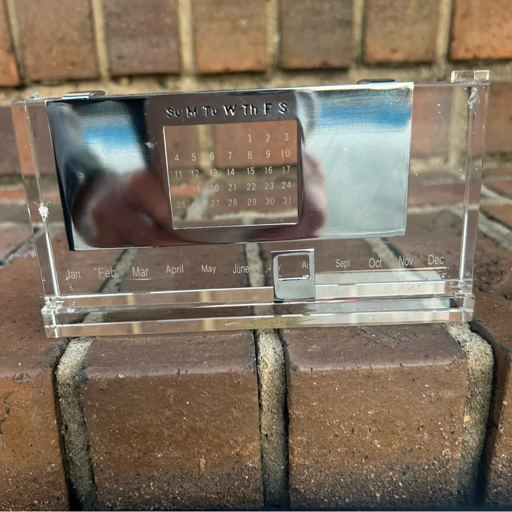 Shannon Crystal calendar desk accessory.