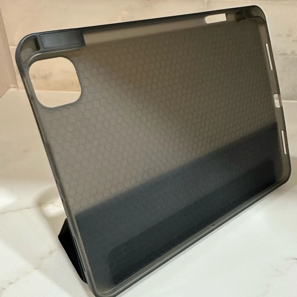 New IPad Pro 11 Case with Stand and Pencil Holder.