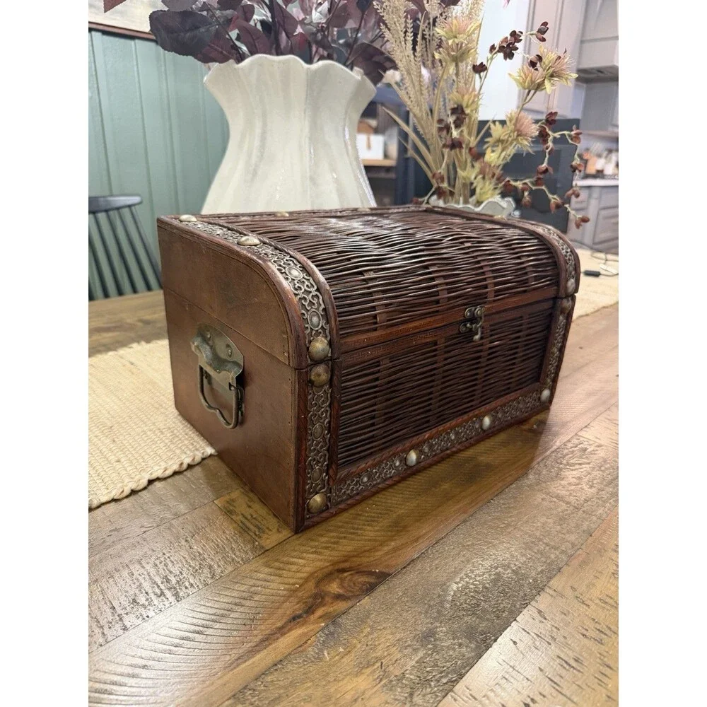 Vintage Style Wooden Storage Chest Box w/ Latch – Decorative Keepsake Trunk