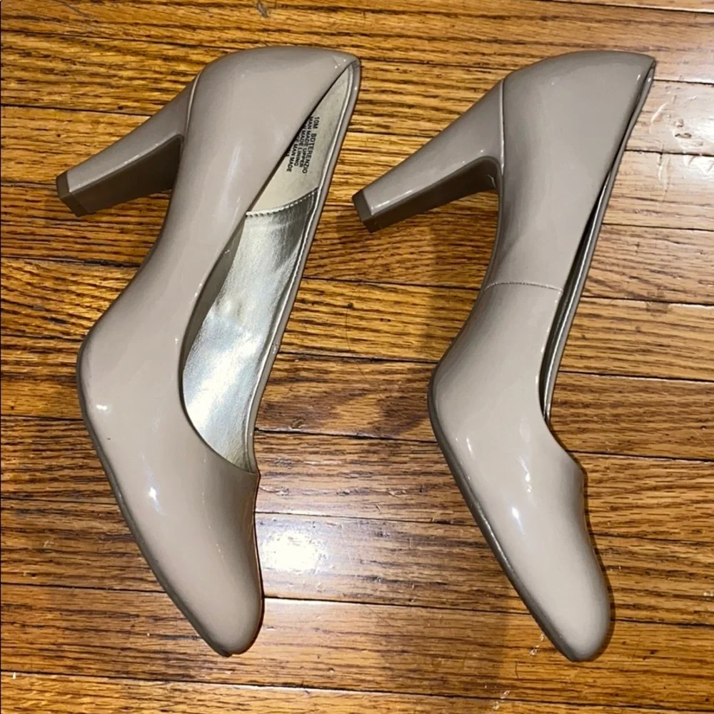 Bandolino you’re pumps listed