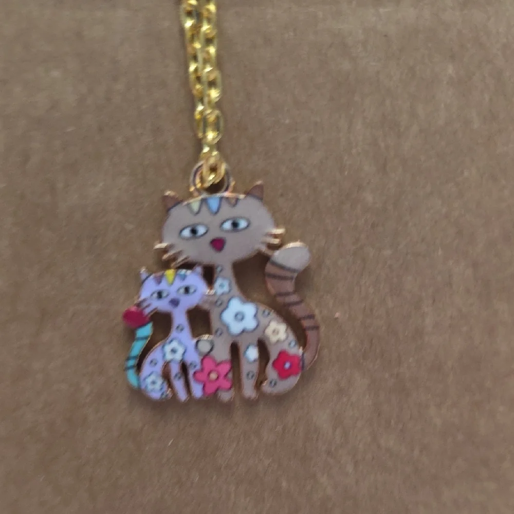 Charming Cat Pendant Necklace - Multicolor
