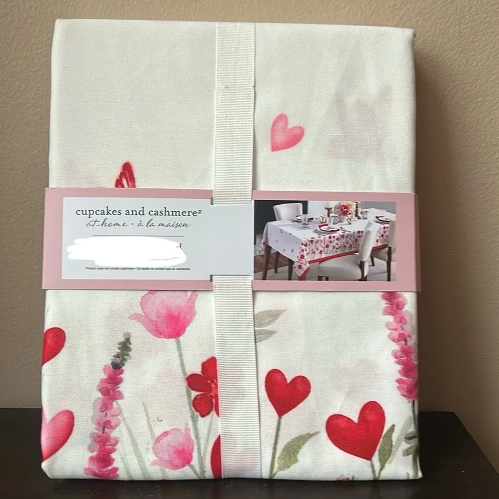 Cupcakes & Cashmere Valentines Day Floral Hearts New Oblong Tablecloth 60”x 84”