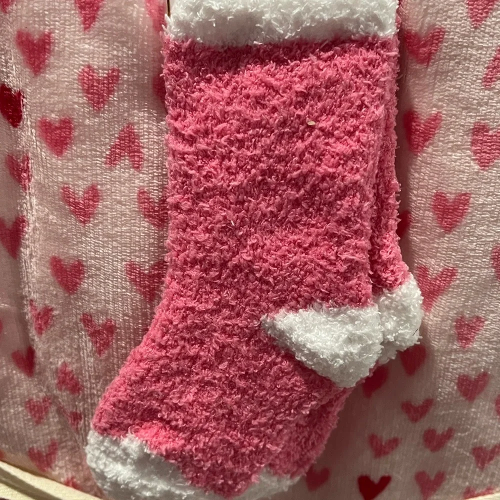 Jessica Simpson Pink Heart Blanket & cozy socks