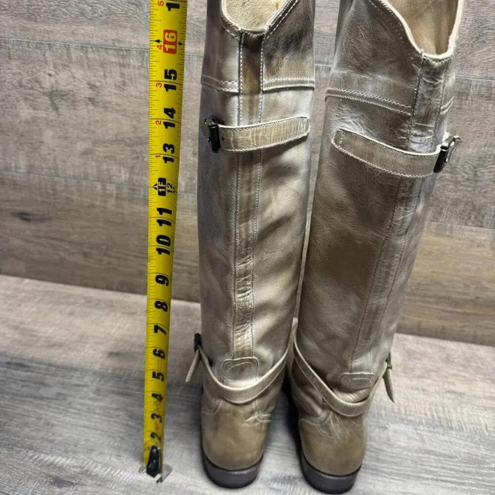 Frye dorado over