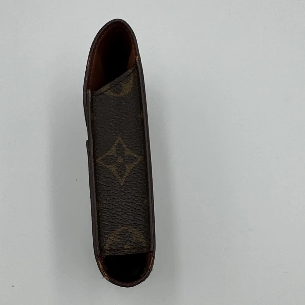 Louis Vuitton iconic lv