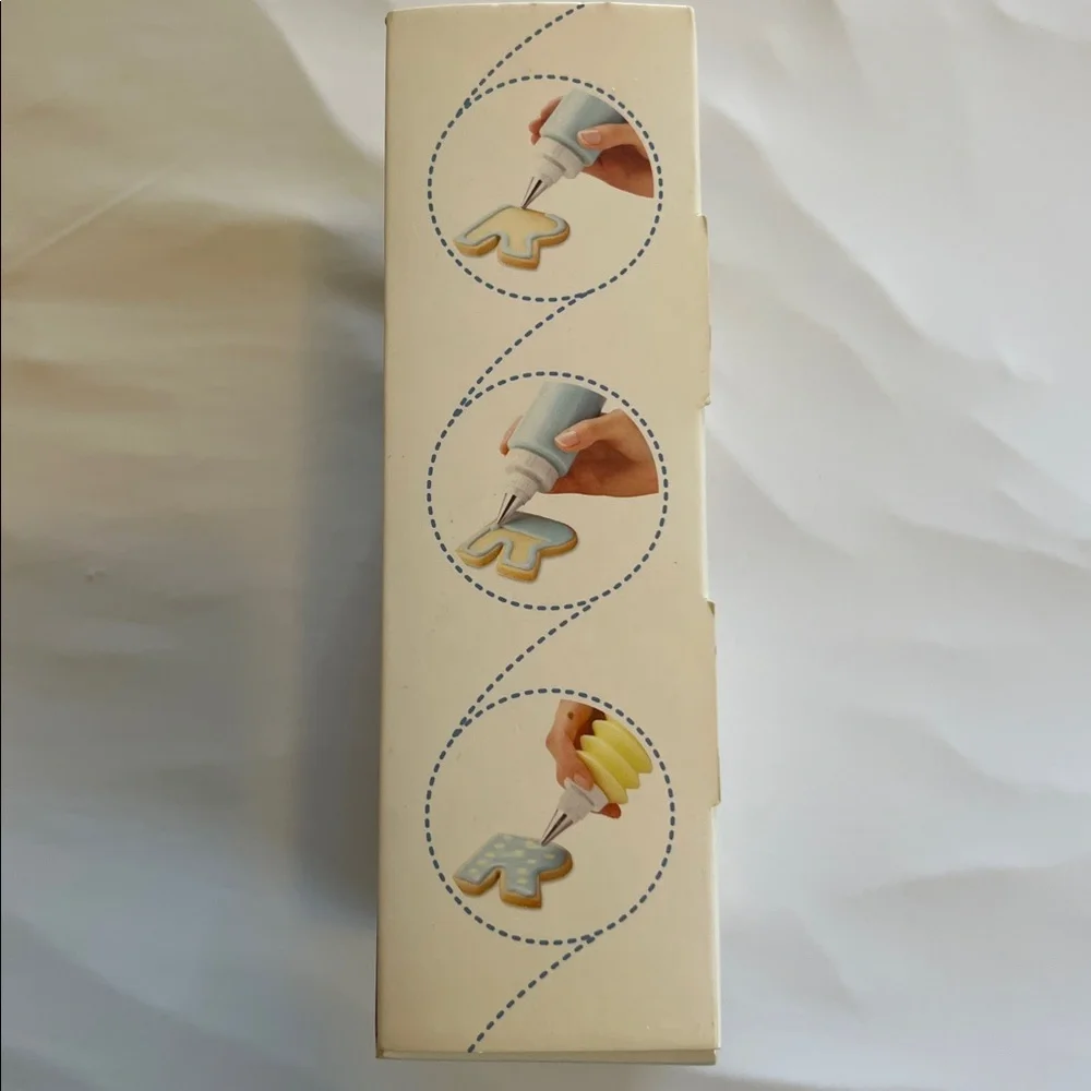 Williams Sonoma Cookie and Cupcake Decorating Kit