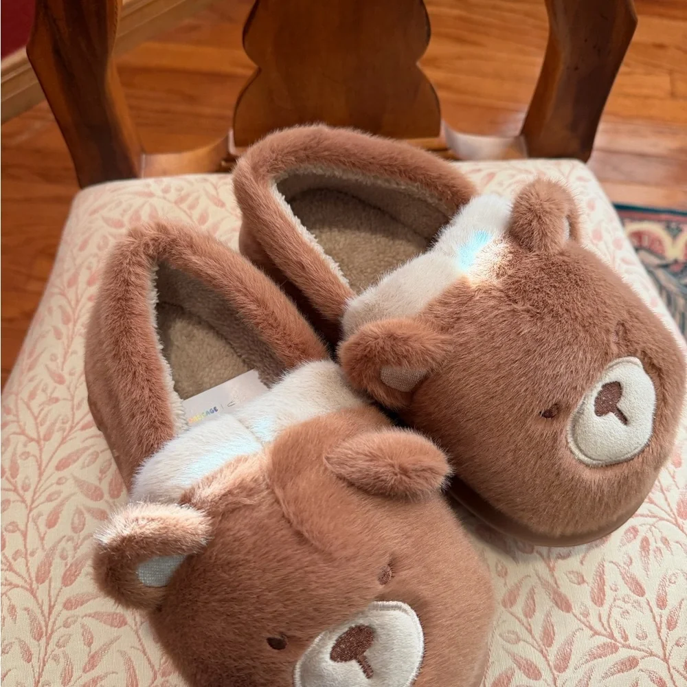 NWOT Brown Teddy Bear Big Kid Slippers