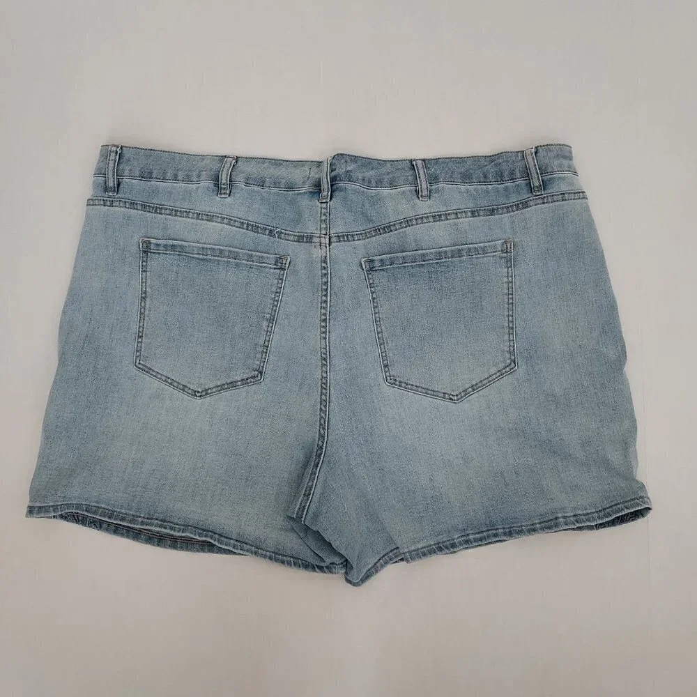Lane Bryant Embroidered Mid Rise Boyfriend Midi Shorts Size 22