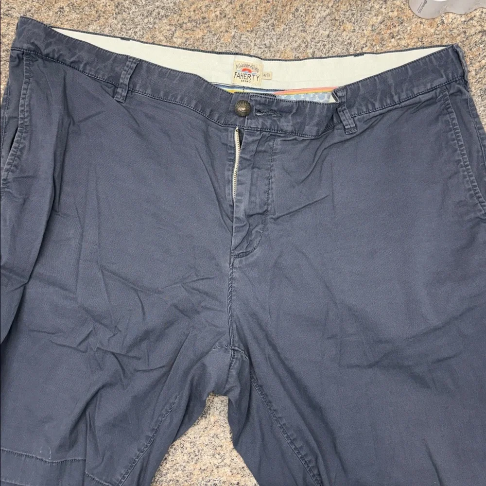 Faherty washed navy blue shorts. Size 42. GUC.